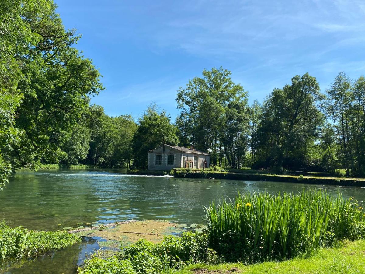 Chateau Des Loups - Les Pommiers Echire Eksteriør bilde